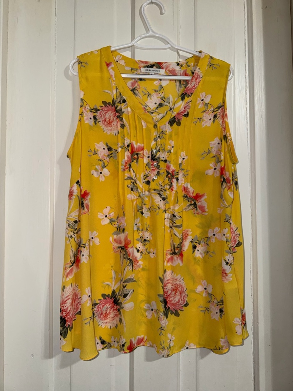 Women's plus size 1X Rose & Olive Yellow Floral V-Neck Pintuck tank top shirt